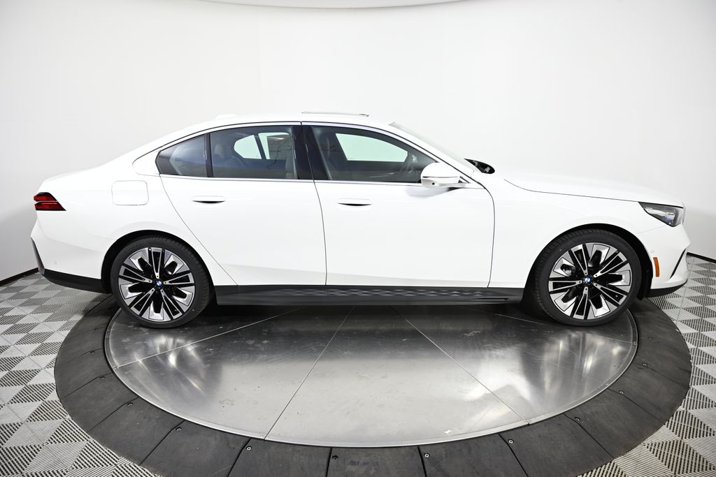 Thumbnail: 2026 BMW i5 - 6