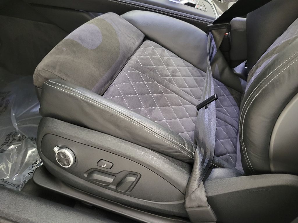 Thumbnail: 2019 Audi S4 - 24