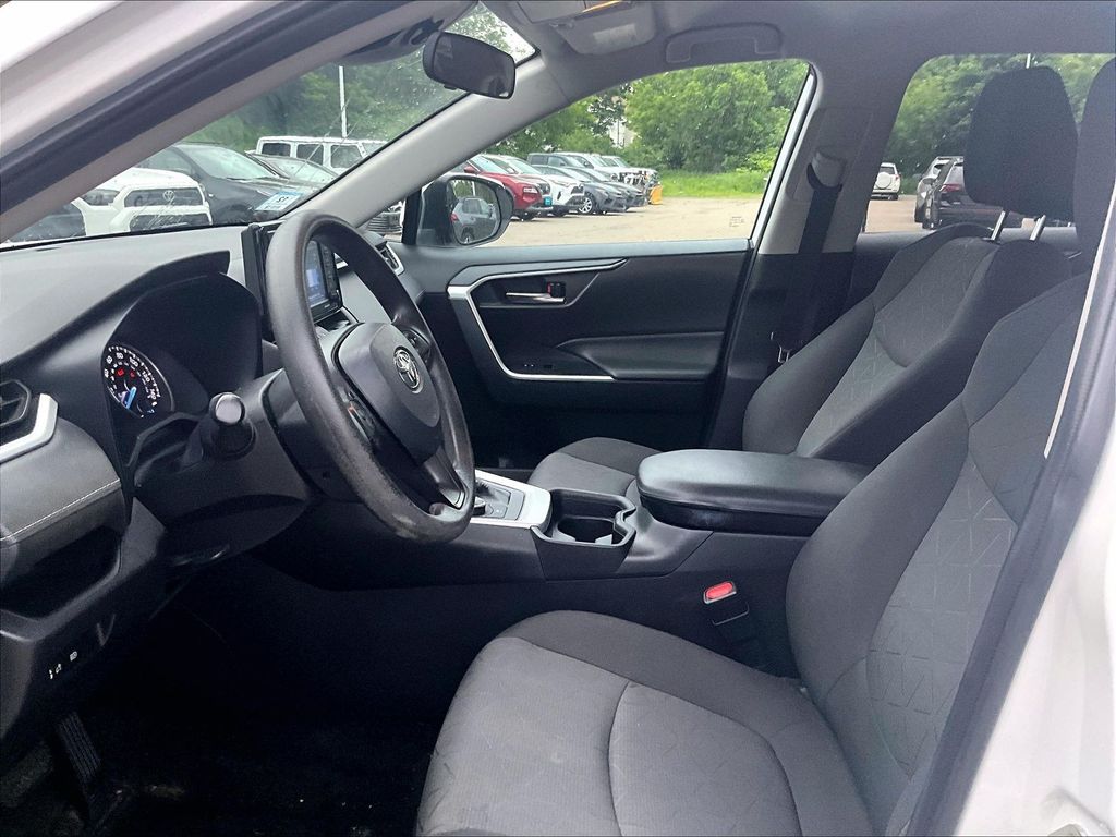 2021 Toyota RAV4 Hybrid — photo 4