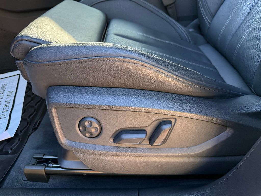 Thumbnail: 2025 Audi Q5 - 14