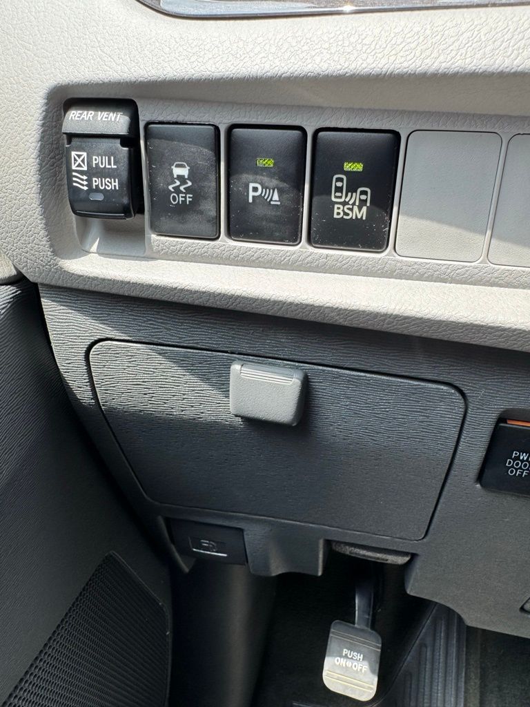 Used Car 2015 Toyota Sienna  L For Sale Under $20,000 In Georgetown, Texas