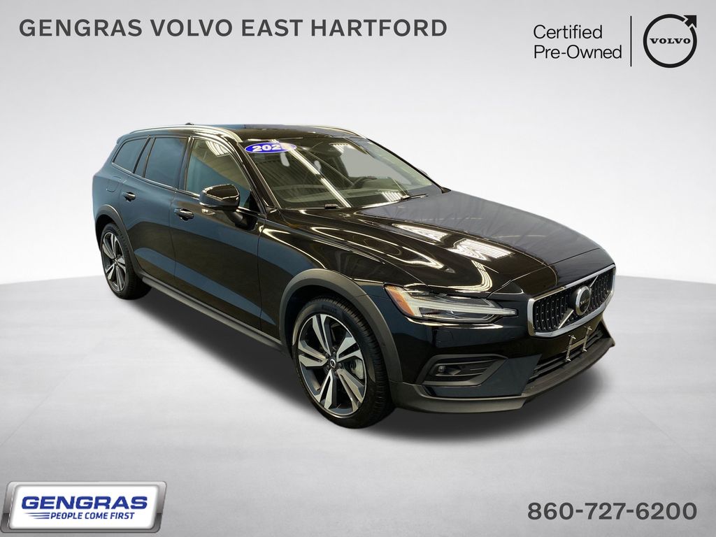 2025 Volvo V60 Cross Country B5 Plus AWD