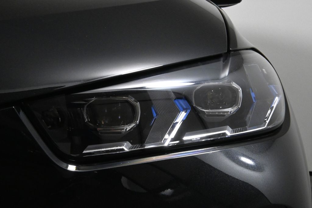 2025 BMW X5 xDrive50e 11