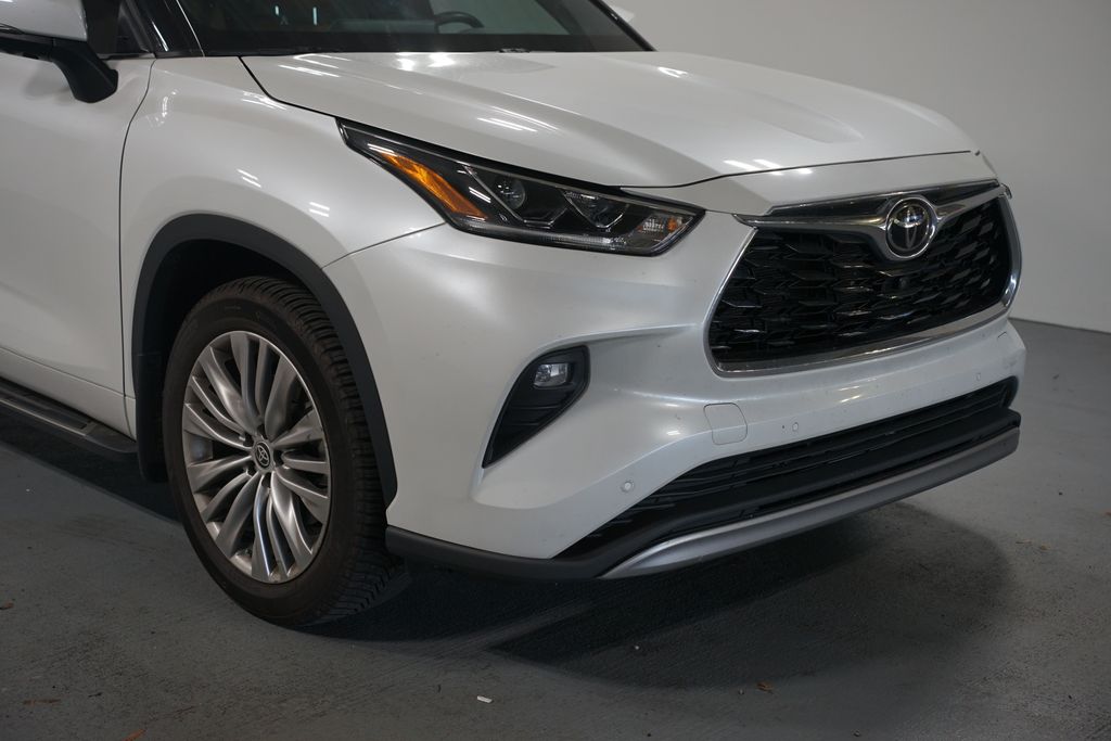Thumbnail: 2022 Toyota Highlander - 4