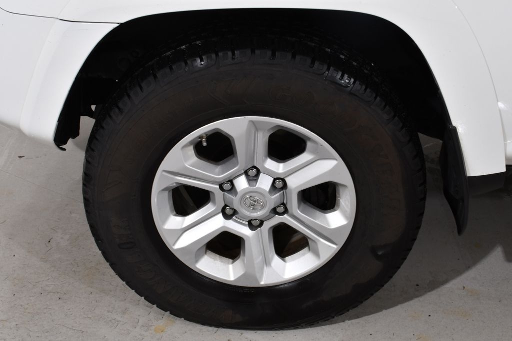 Used 2021  Toyota SR5 Premium image 23