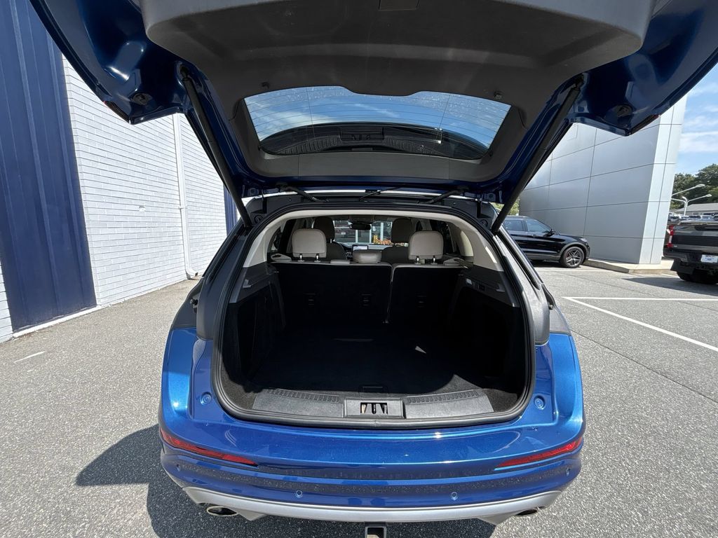 Used 2021 Blue Lincoln Standard image 22