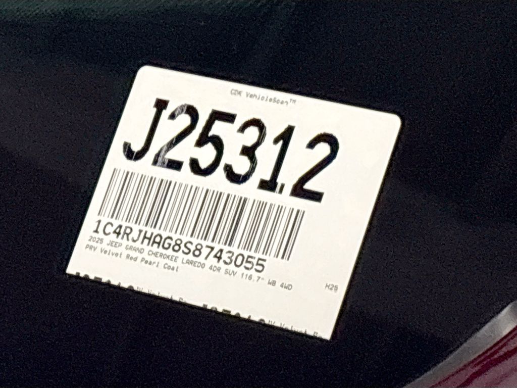 2025 Jeep Grand Cherokee Laredo