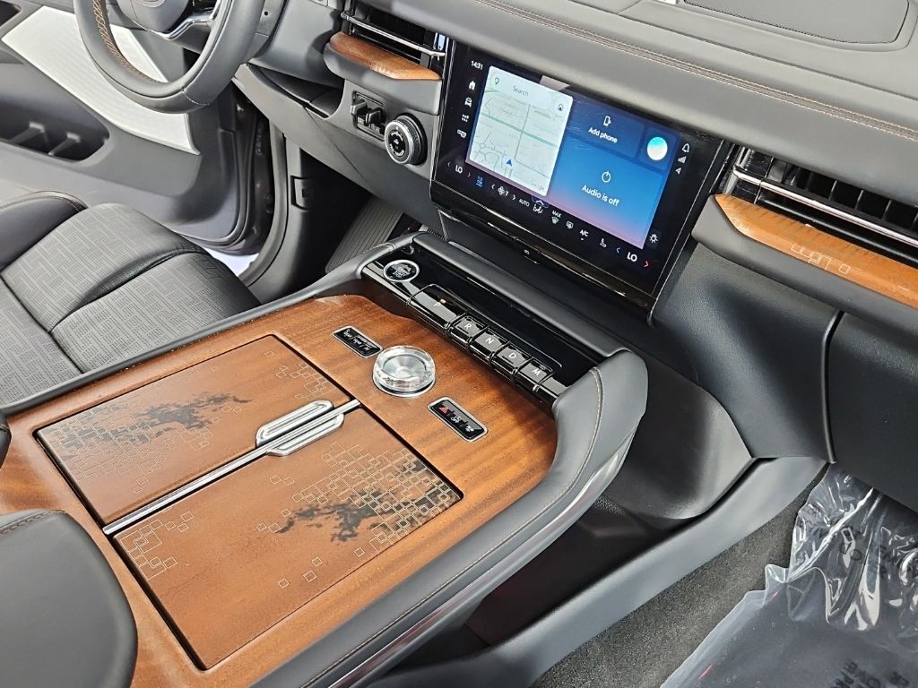 Thumbnail: 2025 Lincoln Navigator - 16