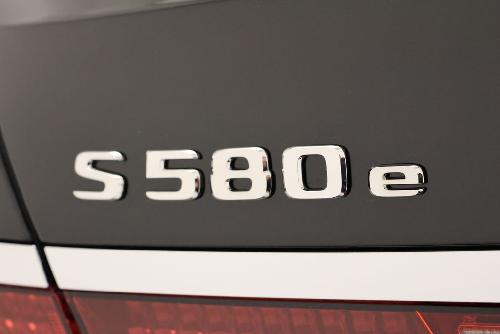 Thumbnail: 2026 Mercedes-Benz S-Class - 9