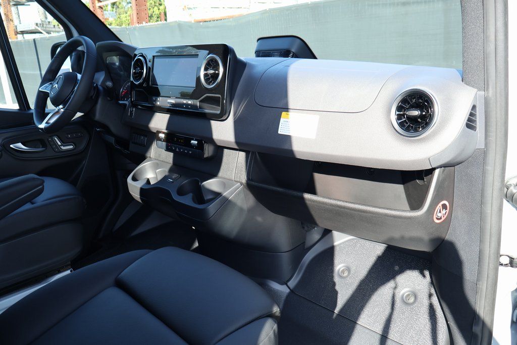 Thumbnail: 2026 Mercedes-Benz Sprinter - 5