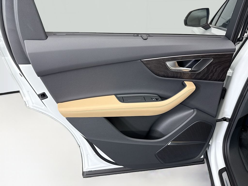 Thumbnail: 2026 Audi Q7 - 27