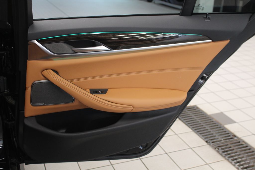 Thumbnail: 2023 BMW 5 Series - 30