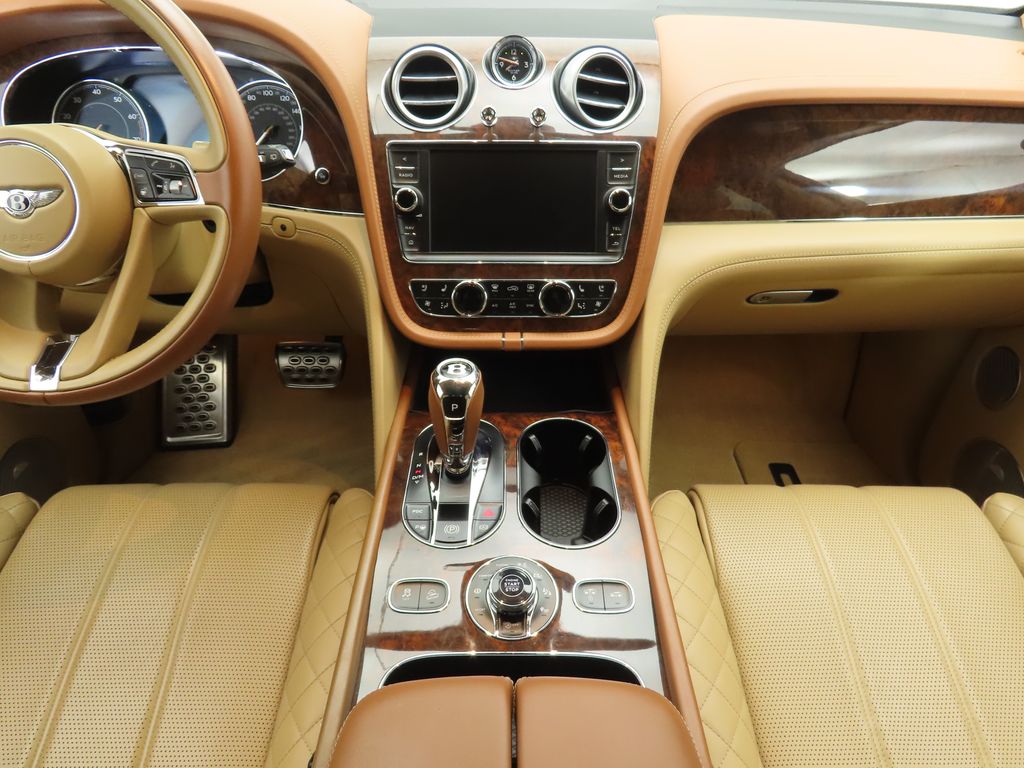 Thumbnail: 2018 Bentley Bentayga - 13