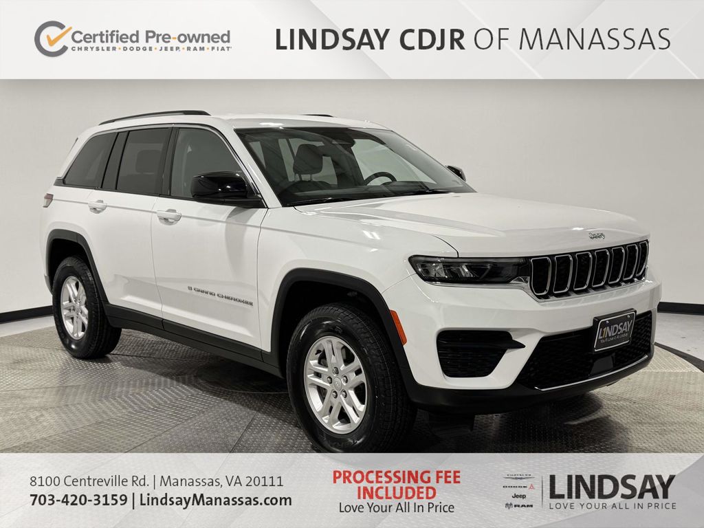 Bright White Clearcoat 2023 Jeep Grand Cherokee Laredo 4WD SUV / Crossover Four-Wheel Drive 8-Speed Automatic