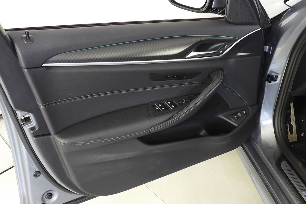 Thumbnail: 2023 BMW 5 Series - 11