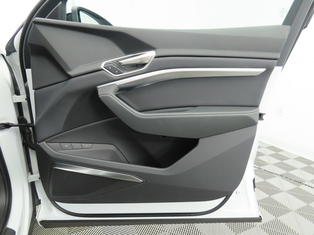 Thumbnail: 2024 Audi Q8 e-tron - 26