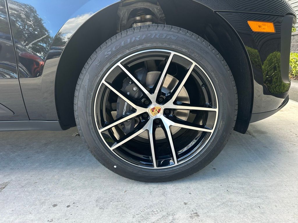 Thumbnail: 2026 Porsche Macan - 15