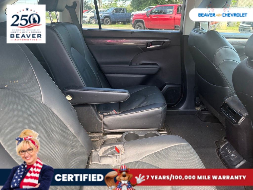 Used 2023 Toyota Highlander Hybrid SUV