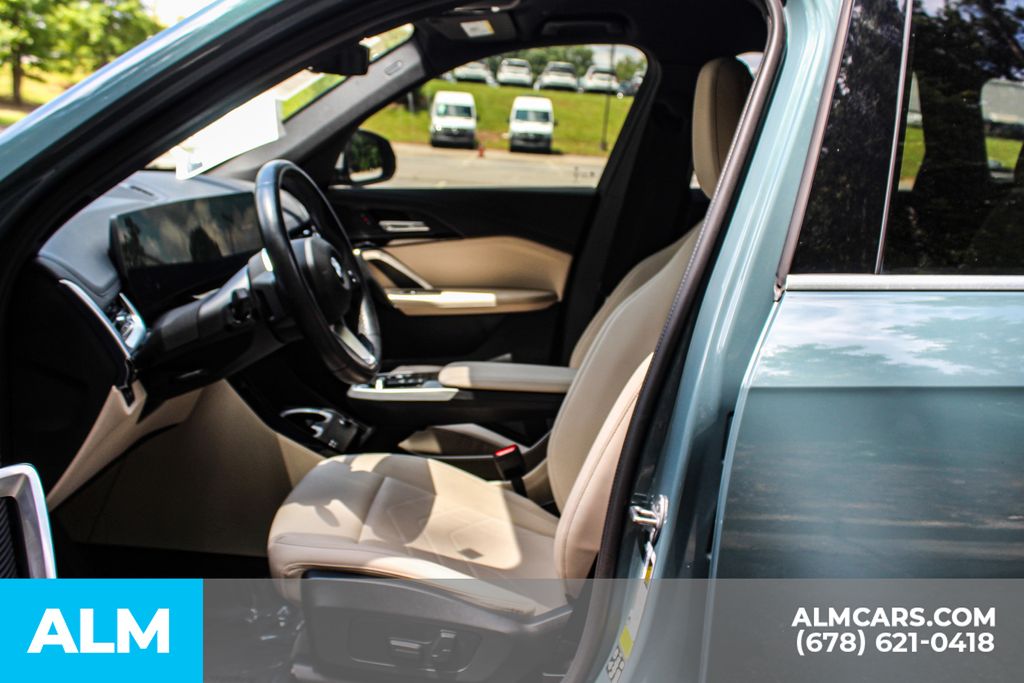 Used 2023 Green BMW xDrive28i image 17