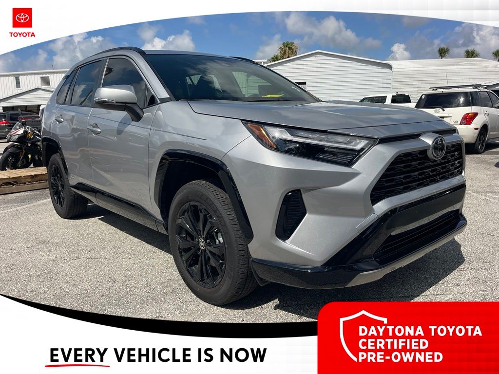 2025 Toyota RAV4 SE - Photo 6