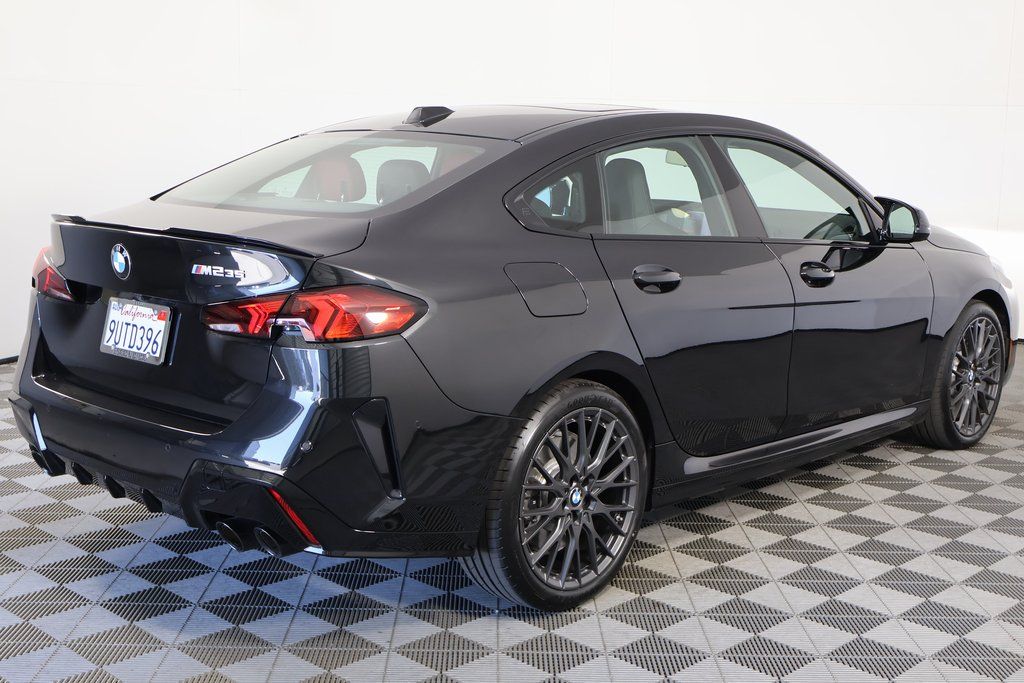 Thumbnail: 2025 BMW 2 Series - 4