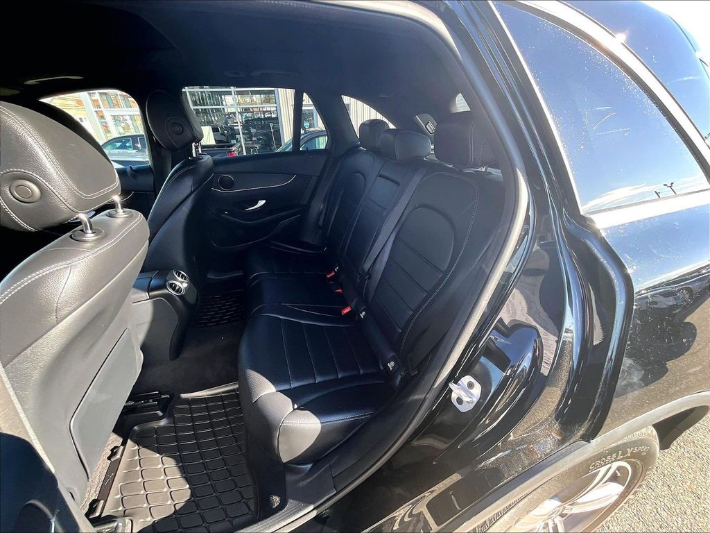 2022 Mercedes-Benz GLC — photo 15