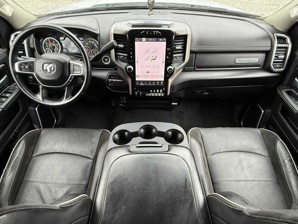 View vehicle photo 4