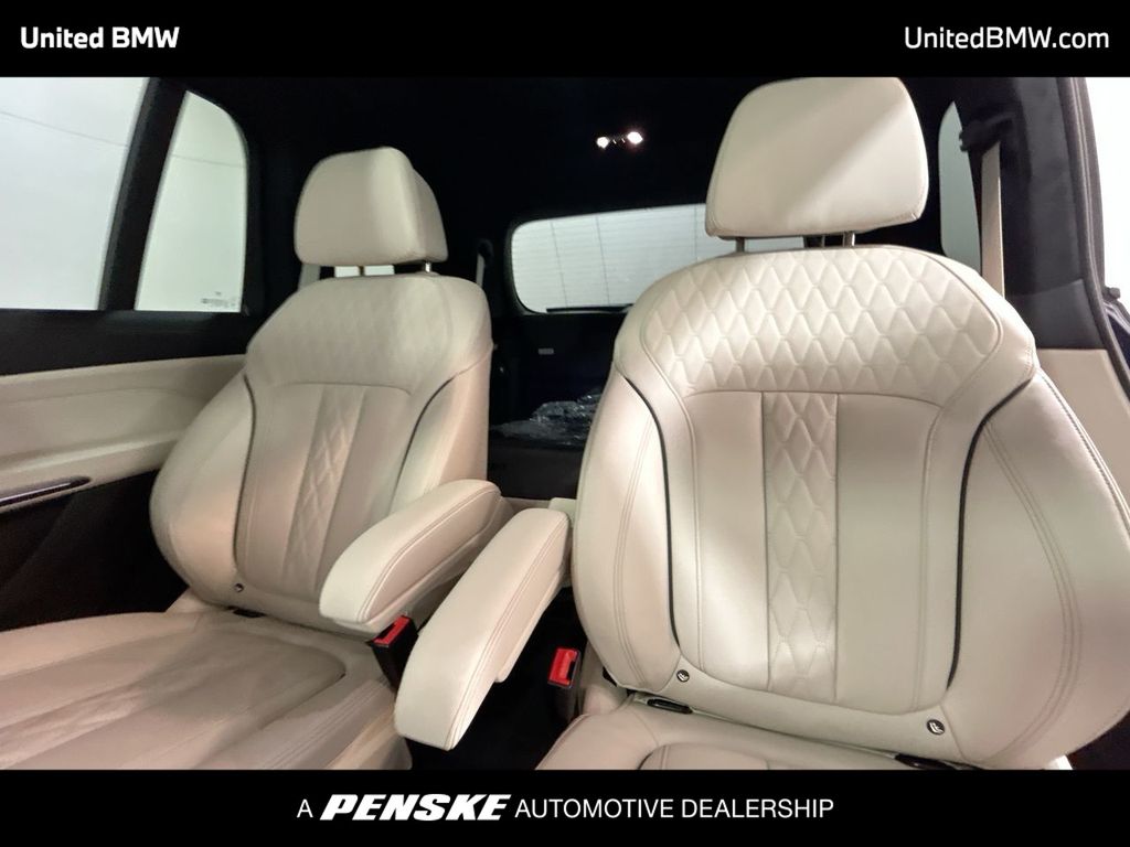 Thumbnail: 2026 BMW X7 - 21