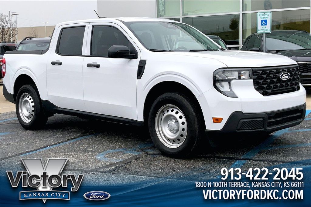 Oxford White 2025 Ford Maverick XL SuperCrew FWD Pickup Truck Front-Wheel Drive Continuously Variable Transmission