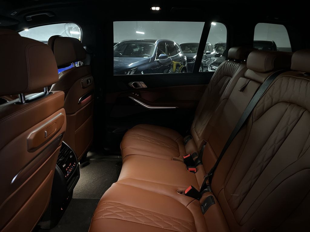 Thumbnail: 2026 BMW X7 - 23