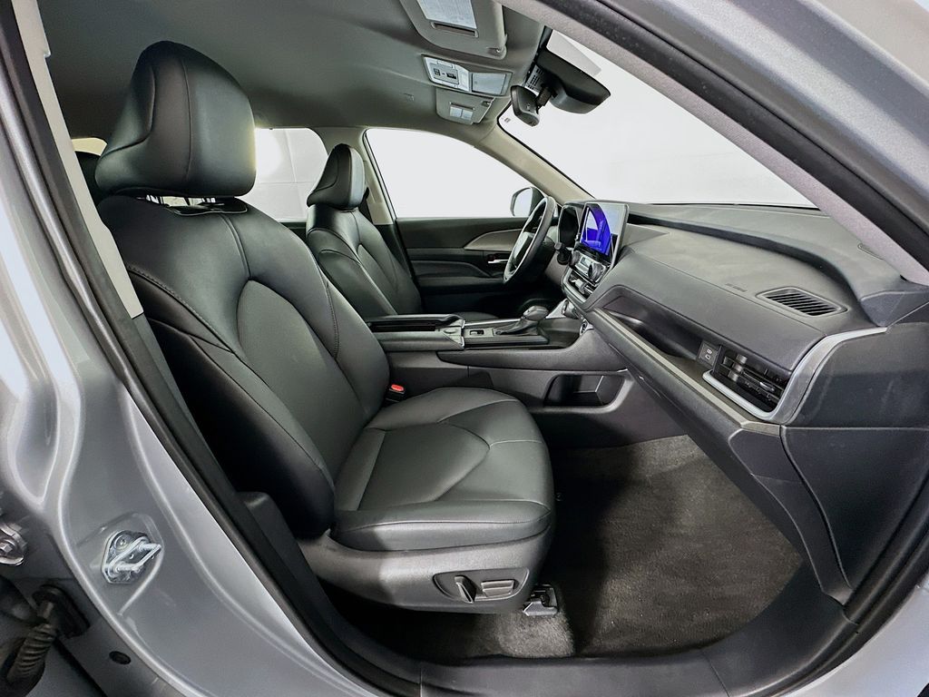 Thumbnail: 2025 Toyota Grand Highlander - 28