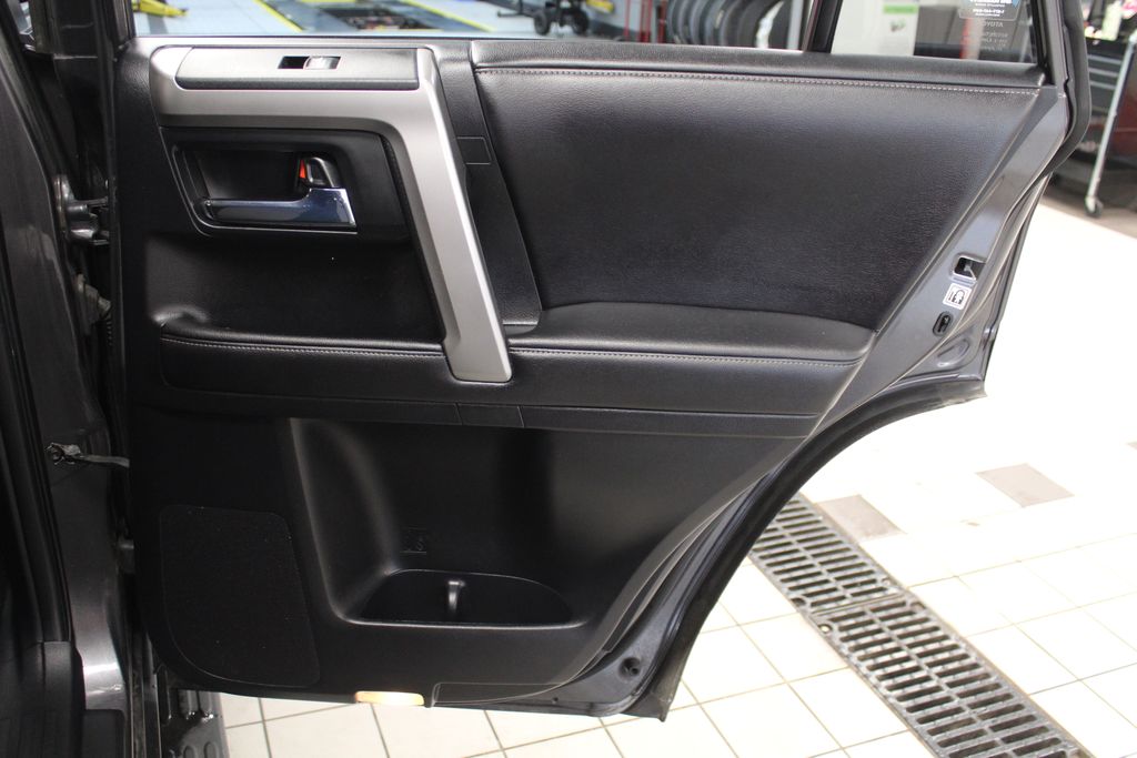 Thumbnail: 2015 Toyota 4Runner - 27