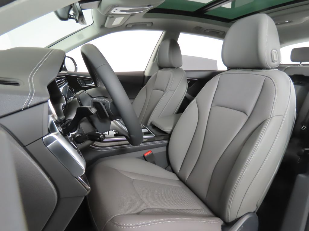 Thumbnail: 2025 Audi Q8 - 32