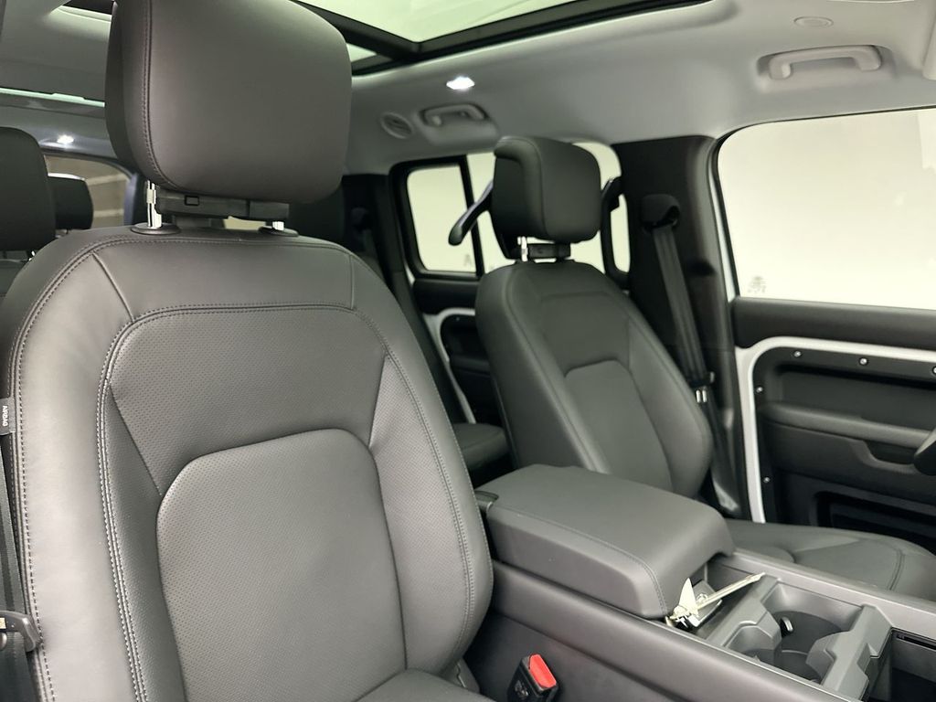 2025 Land Rover Defender 130 6