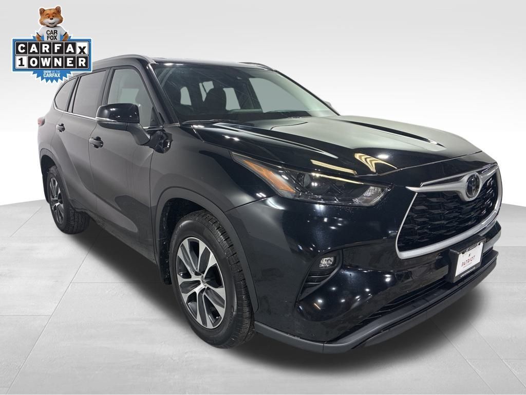 Midnight Black Metallic 2023 Toyota Highlander XLE AWD SUV / Crossover All-Wheel Drive 8-Speed Automatic