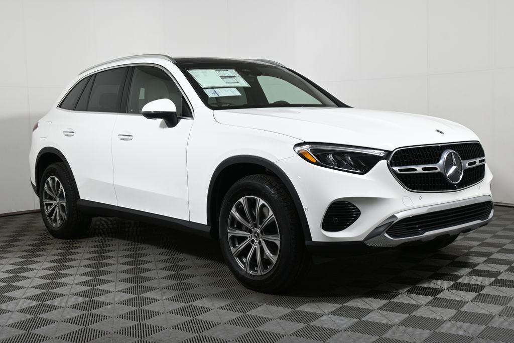 2025 Mercedes-Benz GLC 300 8