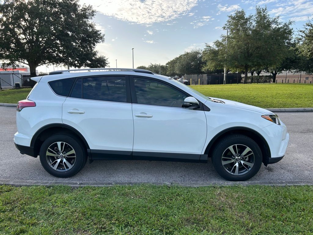 Thumbnail: 2018 Toyota RAV4 - 6