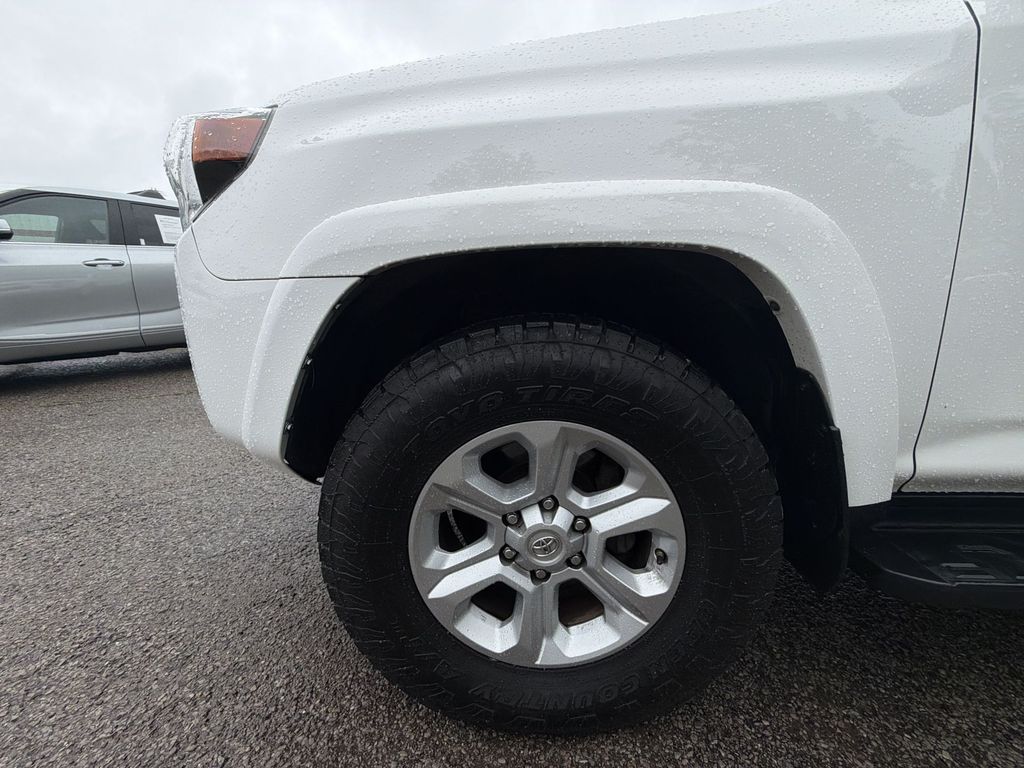 Used 2019 White Toyota SR5 image 10