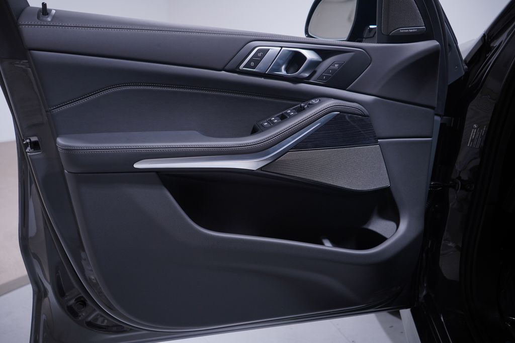 Thumbnail: 2026 BMW X5 - 10