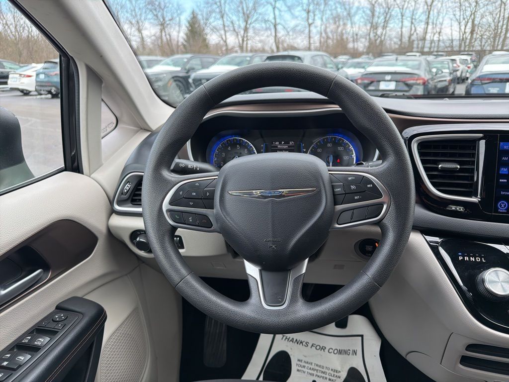 Thumbnail: 2017 Chrysler Pacifica - 12