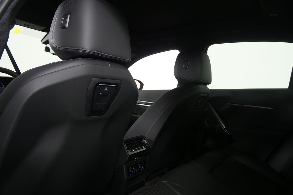 Thumbnail: 2027 BMW 5 Series - 16