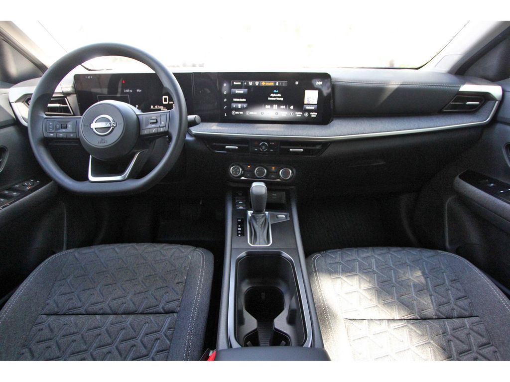 2025 Nissan Kicks SV - 8