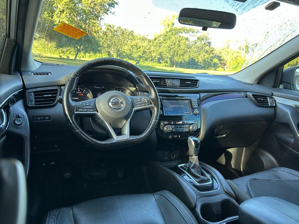 Thumbnail: 2017 Nissan Rogue Sport - 11