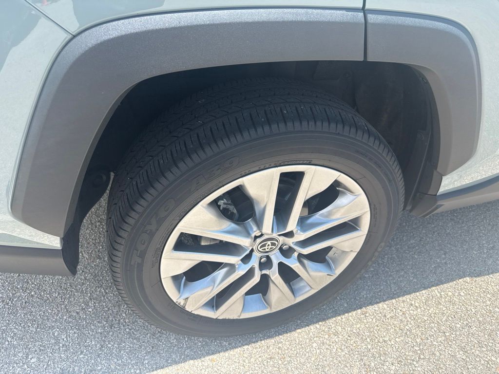 Used 2022 Gray Toyota XLE Premium image 11