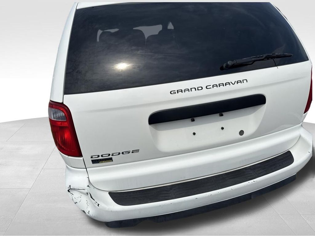 Used 2007 White Dodge SE image 14