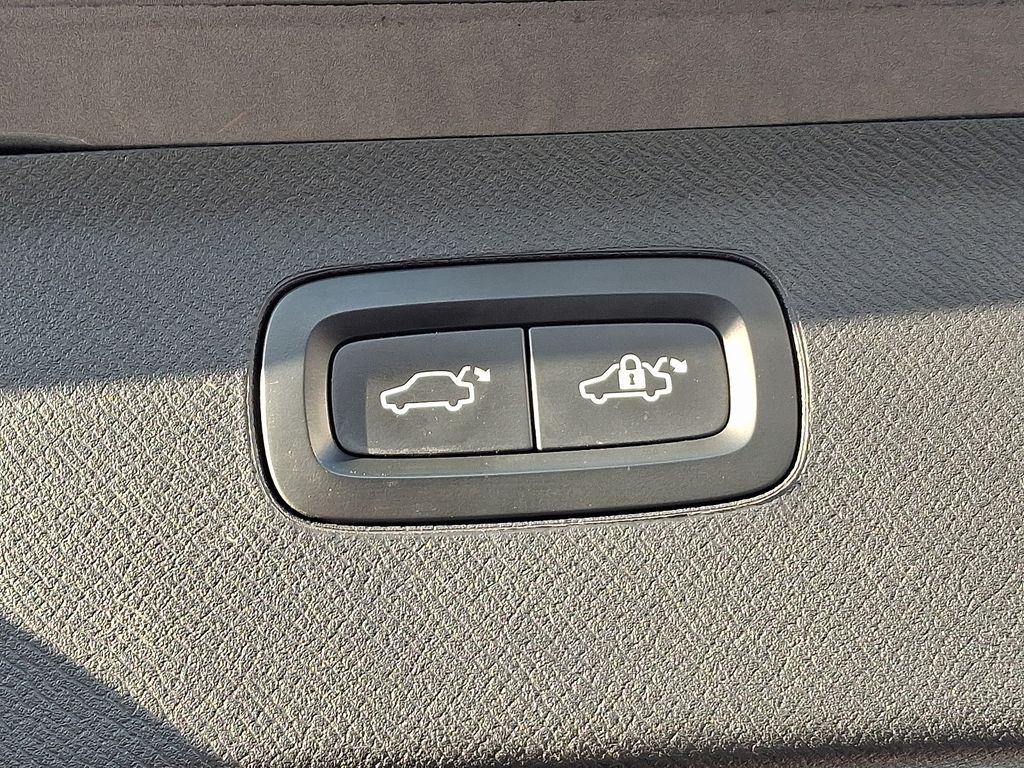 Thumbnail: 2016 Volvo XC90 - 30