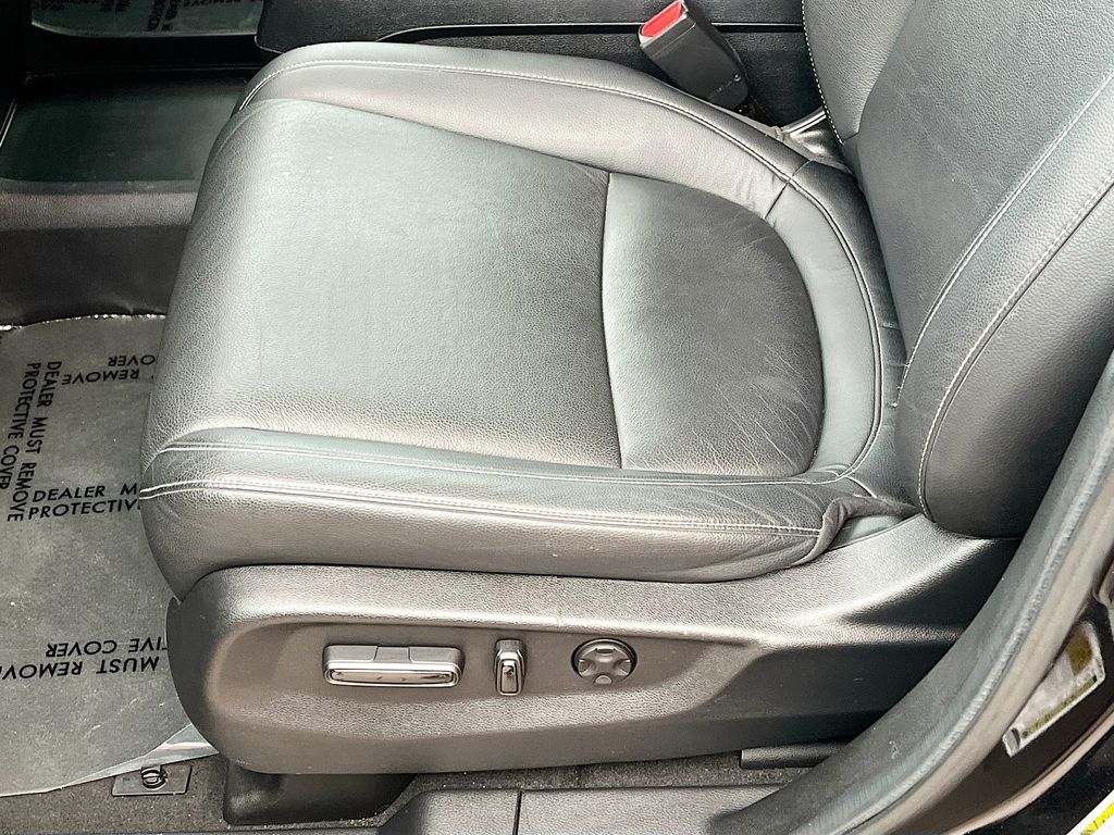 Used 2024 Black Honda EX-L image 19