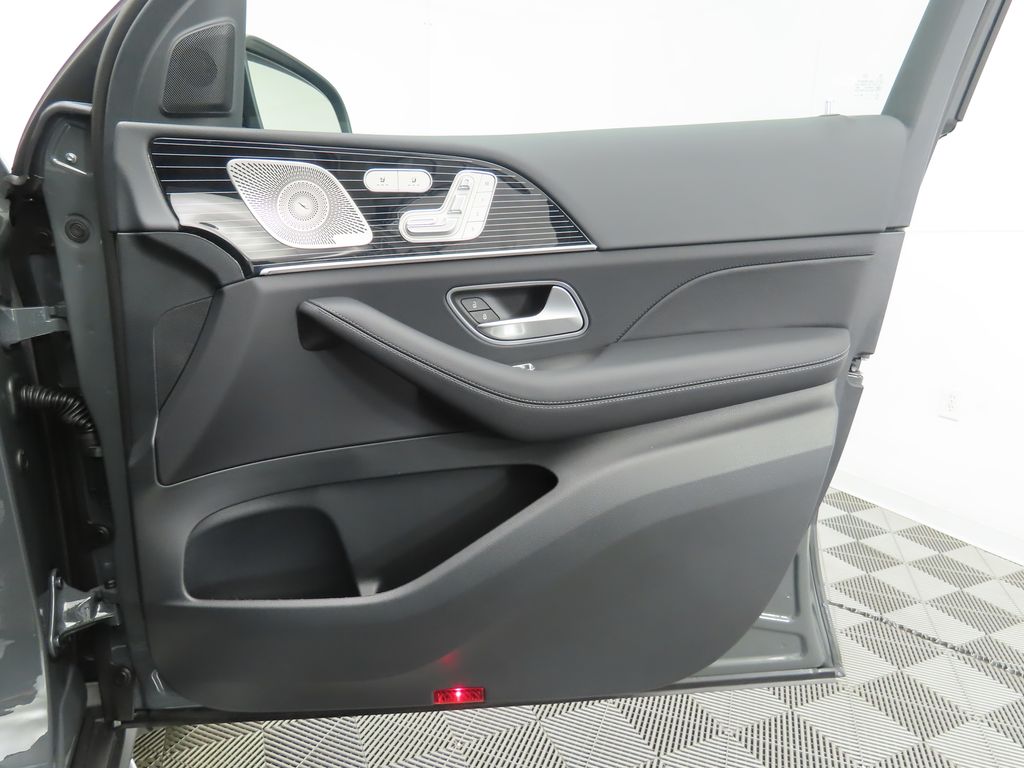 Thumbnail: 2026 Mercedes-Benz GLE - 27