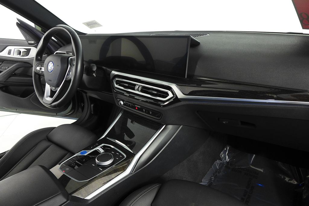 Thumbnail: 2023 BMW i4 - 13