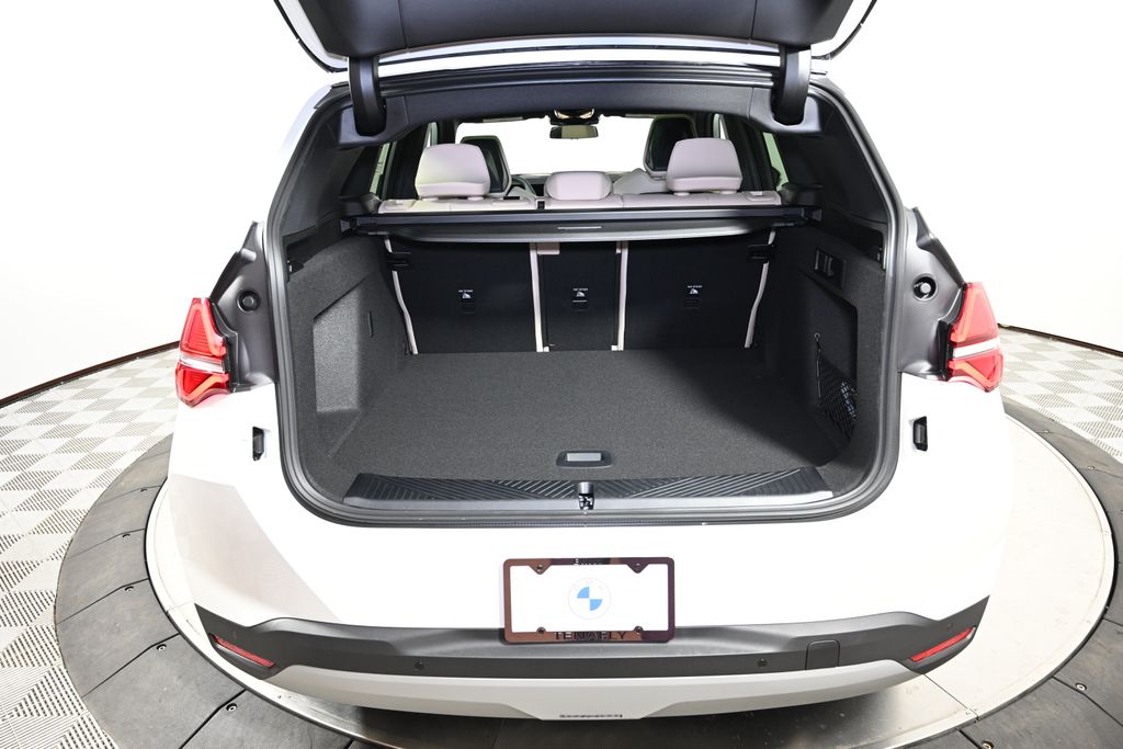 Thumbnail: 2026 BMW X3 - 10